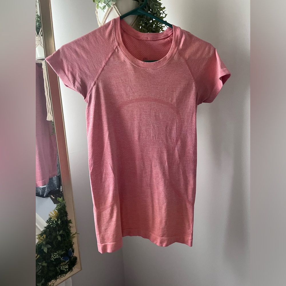 Swiftly Tech Short-Sleeve Shirt 2.0
Hip Length